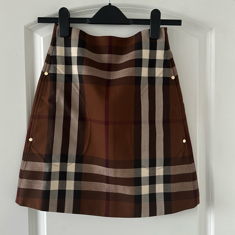 New Authentic Burberry Wool Skirt with Classic Check Pattern